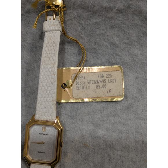 Magnum Wristwatches Women White Leather Band Gold‎ Case Dial & Hand NWT - Picture 2 of 9